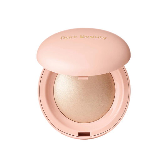 Rare Beauty Positive Light Highlighter – Available in Japan at BestiBeauty. This buildable, radiant highlighter creates a luminous glow that enhances all skin tones. Its lightweight, cruelty-free formula blends effortlessly for a natural, dewy finish. Whether you want a subtle or intense highlight, this versatile product delivers a glowing, lit-from-within look. Perfect for everyday wear or special occasions, Rare Beauty’s Positive Light Highlighter ensures a smooth, non-greasy application that lasts.